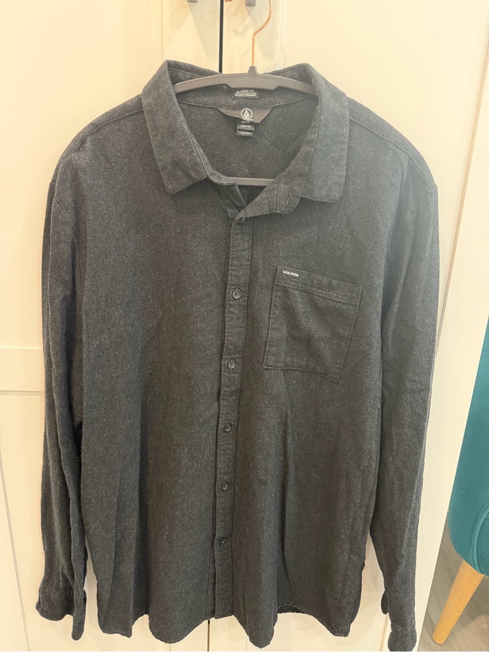 Volcom Men's Dark Gray Long-Sleeve Button-Down Shirt